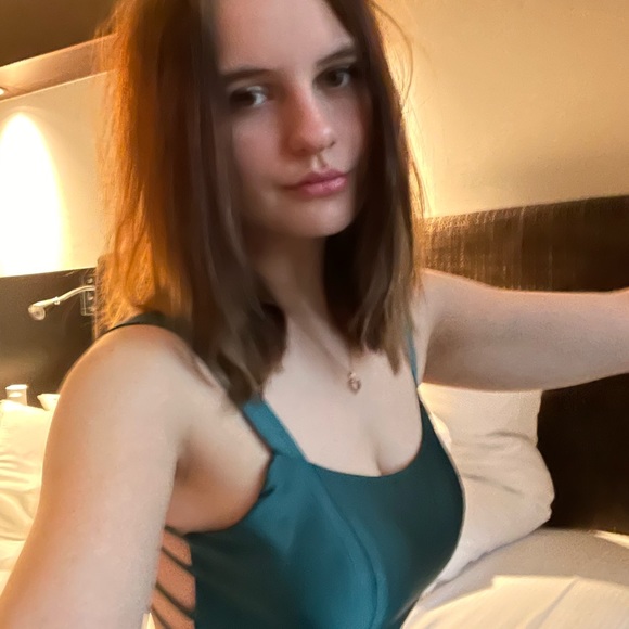 Meet your Posher, Alyssa - Picture 1 of 1